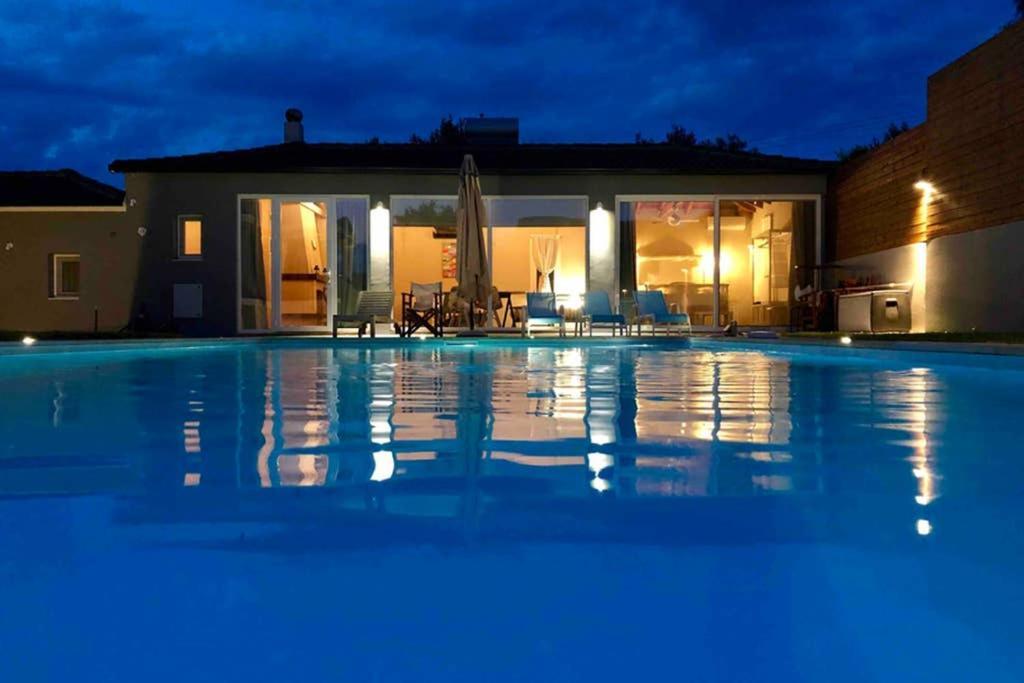 فيلا Sunlit Pool House Posidhonía المظهر الخارجي الصورة